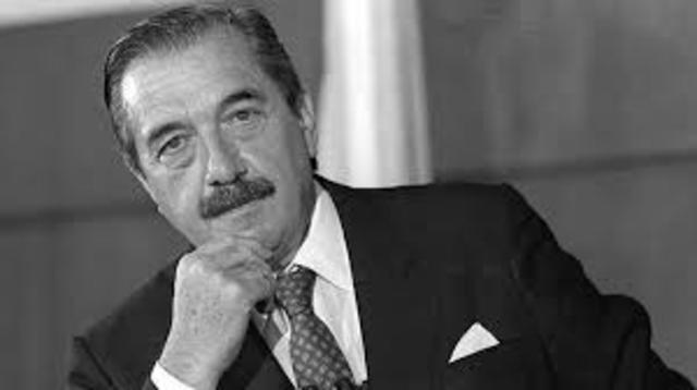 Asume Alfonsín la presidencia