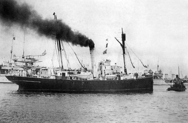 lehen lurrun itsasontzia