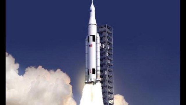 el hombre llega ala luna por primera vez