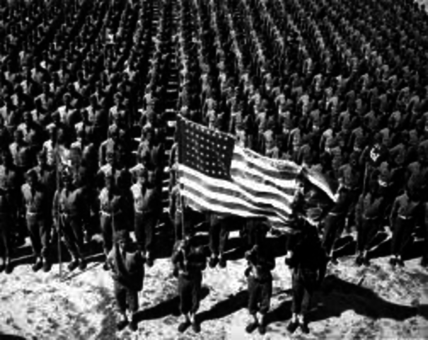 30,000 Delaware men and women serve in armed forces in World War II.