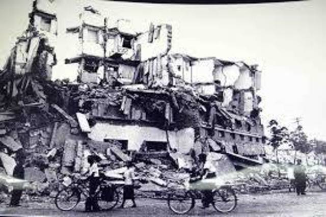 Soc. Terremoto en China  deja 143.000 muertos