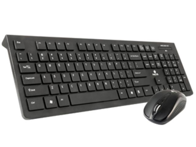 Douglas Engelbart crea el teclado y el ratón