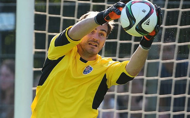 se hizo oficial su traspaso al F.C. Porto de la Primera División de Portugal