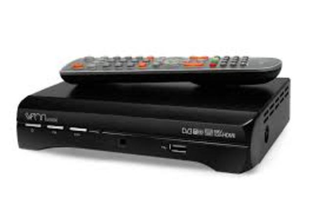 Se instala el tdt en la televisión.