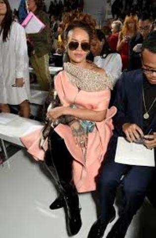 Rihanna vestida de la firma parisina Dior