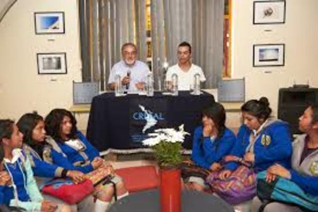 11 de septiembre de 1950. El gobierno de México firma un acuerdo con la UNESCO para crear el Centro de Cooperación Regional para la Educación de Adultos en América Latina y el Caribe (CREFAL) con sede en Pátzcuaro, Michoacán.