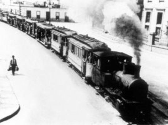 Primera línea ferroviaria pública