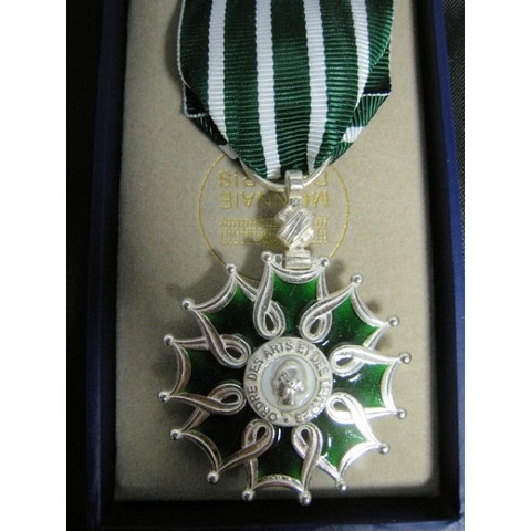 Becomes Commandeur of France’s Ordre des Arts et des Lettres