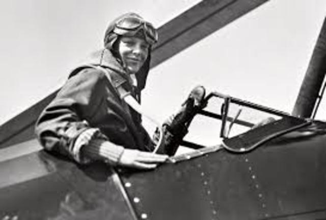 Amelia Earhart crosses the Atlantic in a solo flight