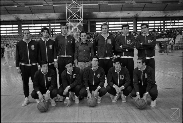 Lehenengo mailan debuta