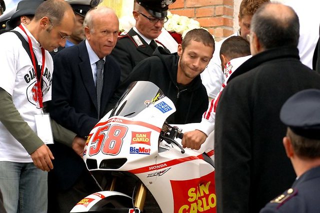 Lehiakide zein lagun min bati agurra