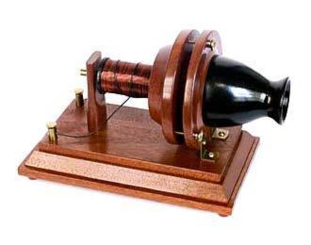 Criado o Primeiro Telefone, o primeiro dispositivo de comunicaçao eletronico analogico.
