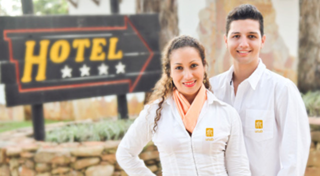 Administración Turística y Hotelera