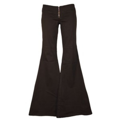 Pantalones de tiro bajo y patas de elefante