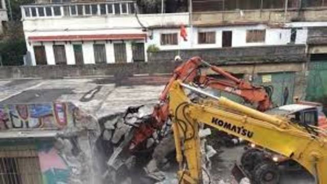 Suntsipenaren aurrean