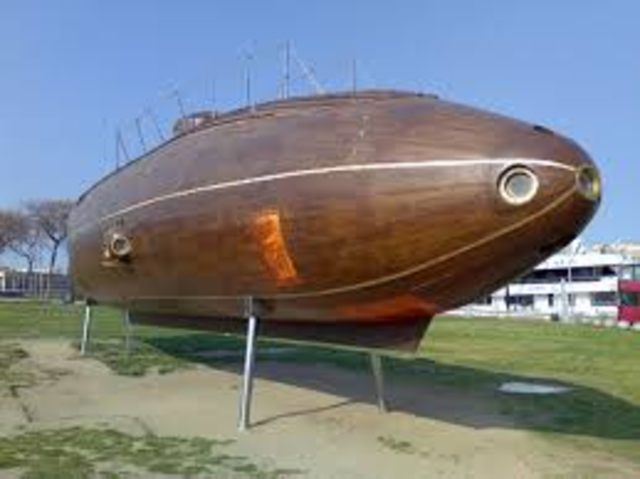 first US Navy submarine constructed