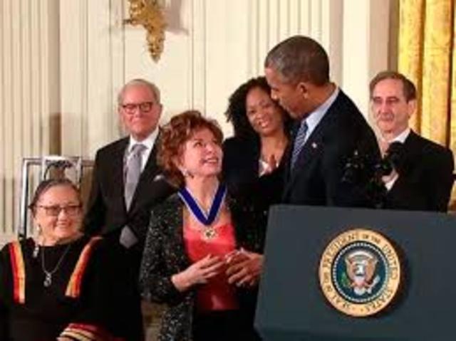 premios de isabel allende