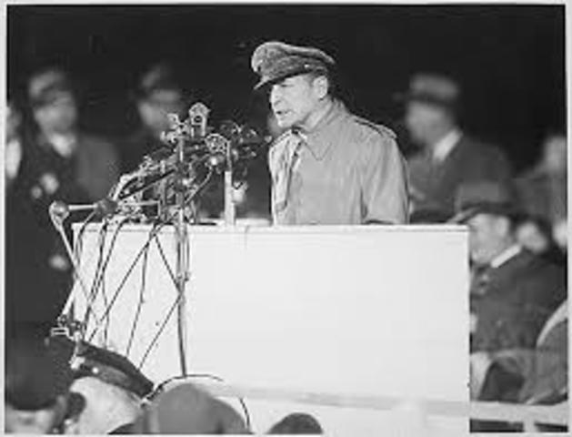 MacArthur adresses the congress