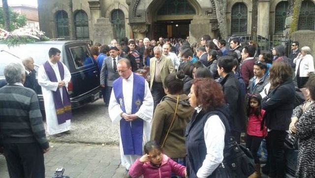 Triste y masiva despedida de María Carolina Hidalgo Aguilera se efectuó en Valdivia