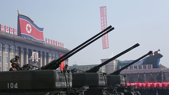 Pol. Corea del Norte ataca Corea del Sur