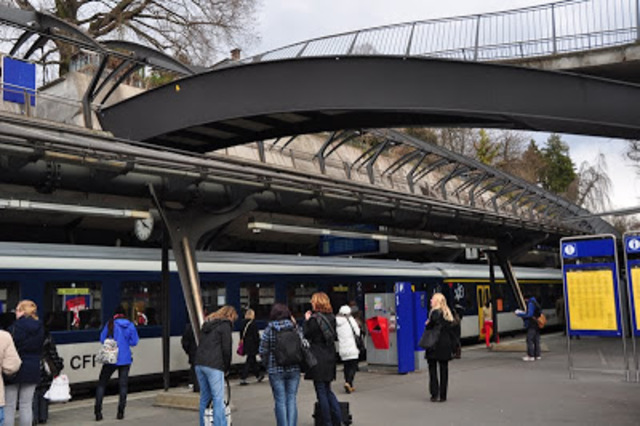 Estación de Ferrocarril Stadelhofen (Zúrich, Suiza)
