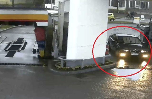 Video de cámara de seguridad donde aparaece el auto de María Carolina