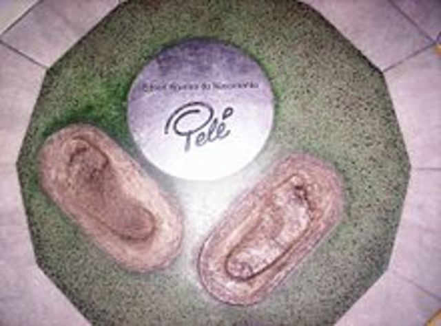 Bronce plaque of Pele's feet