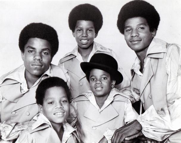 Michael, Marlon, Jackie, Tito and Jermaine combine to form a band (The Jackson 5)
