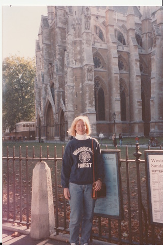 Se graduó la universidad se Randolph Macon en 1992. Después, ella graduó la escuela de médico de Vanderbilt en 1994.