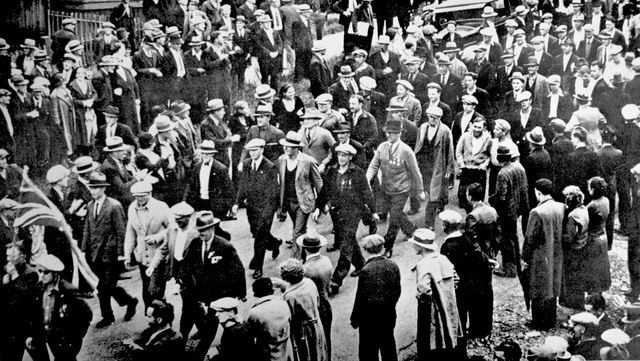 The RCMP announced that the strikers in Regina would be arrested