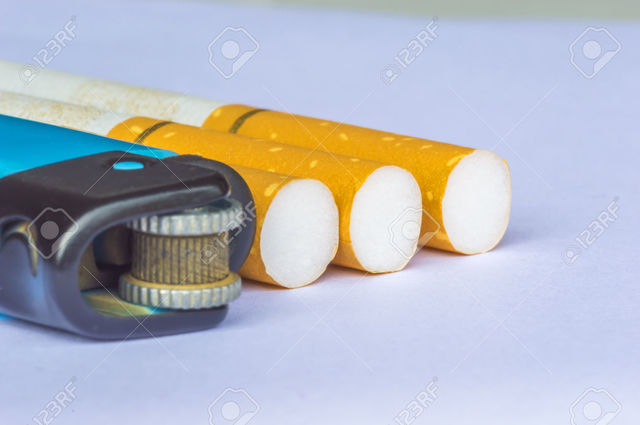 Primer cigarro con filtro