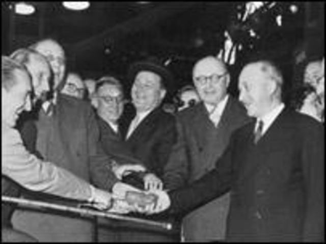 Creación de la Comunidad Europea del Carbón y del Acero (CECA).