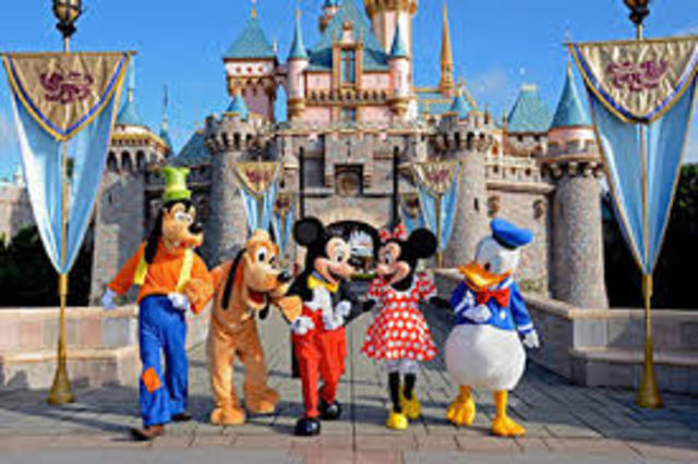 Creación del primer parque Disneyland en Anaheim California