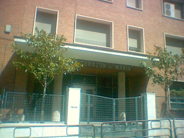 Comienzo mis estudios en el colegio Corazón de maría.