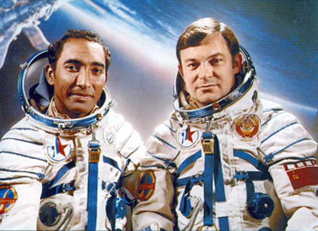 Despegó del cosmódromo de Baikonur (República de Kazajstán) la nave espacial Soyuz 38, que transportó hasta la estación orbital Saliut 6 al primer cosmonauta latinoamericano, el cubano Arnaldo Tamayo Méndez, y a su colega ruso Yuri Romanenko.