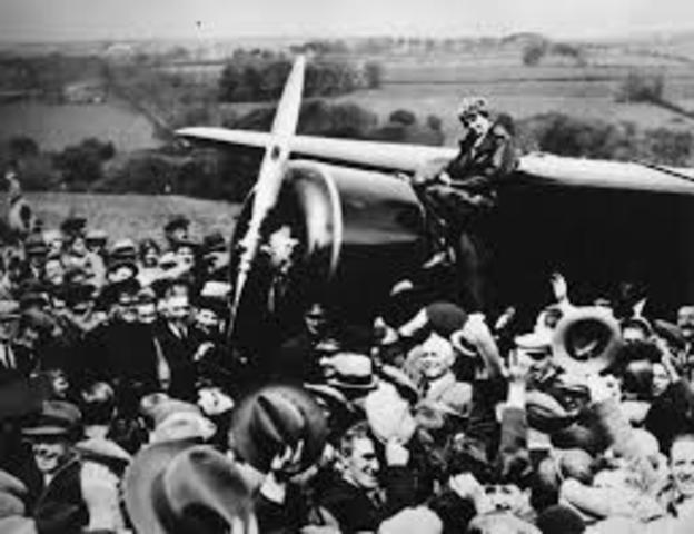 amelia earhart crosses alantic in solo flight