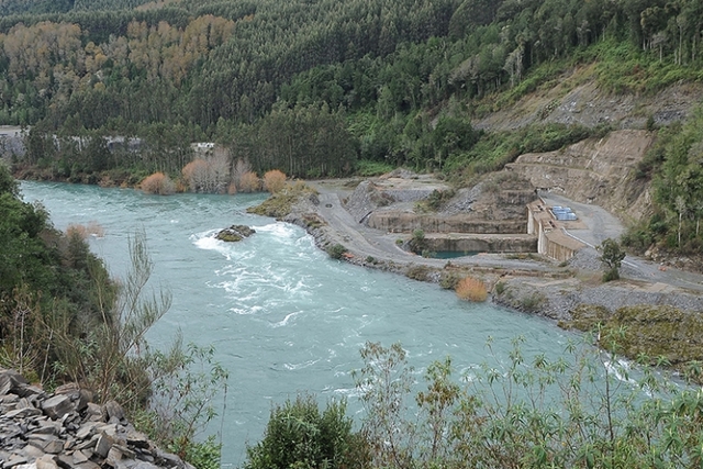 Inicia construcción de la central.