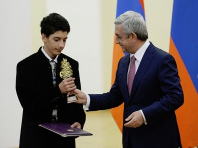 В Армении более 40 школьников и студентов наградили за достижения в IT-сфере