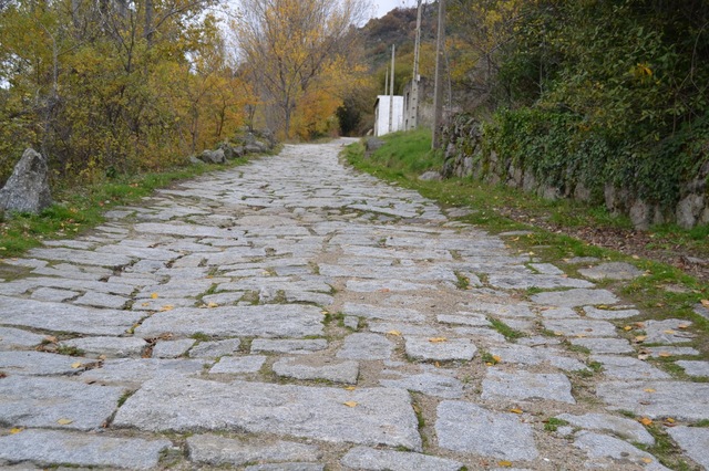 Calzada romana (Baños de Montemayor)