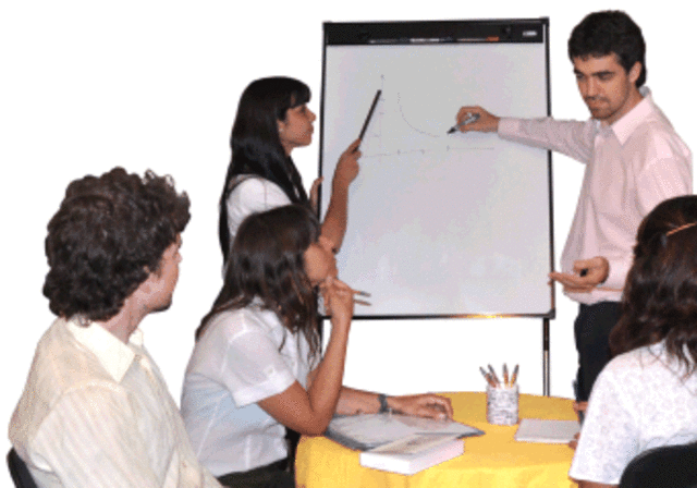 Reunion para analizar la informacion