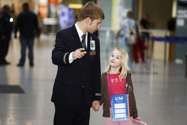 Traveled to Poland alone but acompanied by a stuartist