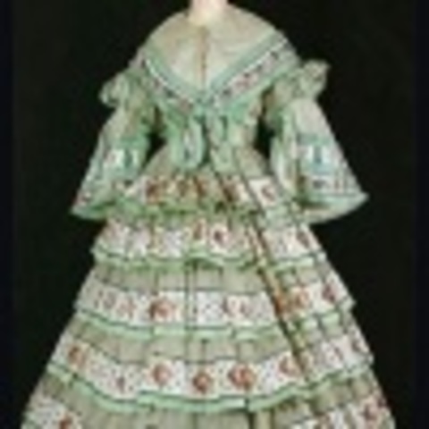 The "care crinoline" become popular.