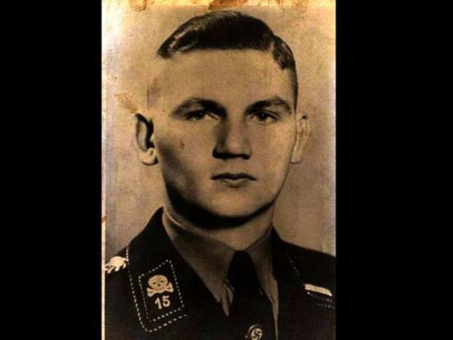 Toma parte en la guerra, en el ejército bávaro. Obtiene el grado de cabo y es condecorado con la cruz de hierro de la clase.