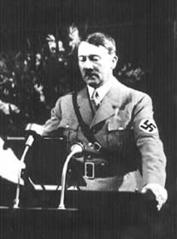 Hitler precisa sus fines políticos a los oficiales superiores.
