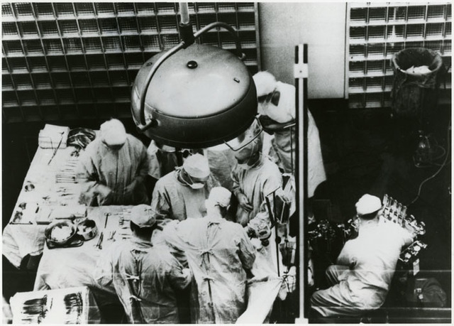 First human kidney transplant