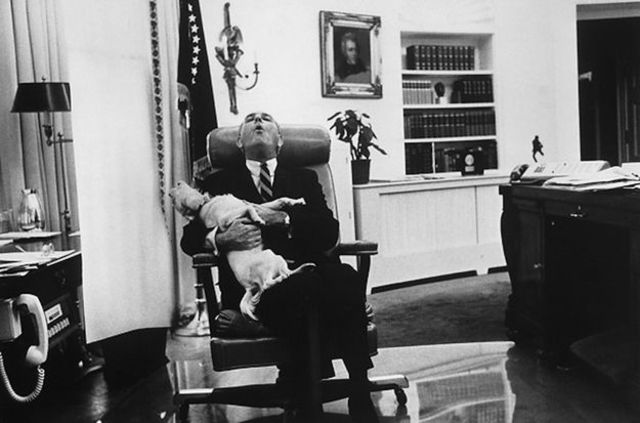 Fin del mandato de Lyndon B. Johnson (de izquierda a derecha: Yuki, LBJ)