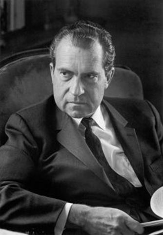 Richard Nixon se posesiona como el presidente 37 de los Estados Unidos