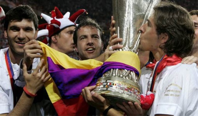 uefa 2006La Liga de Campeones de la UEFA 2006-07 fue la edición número 52 en la historia de la competición. Se disputó entre julio de 2006 y mayo de 2007, con la participación inicial de 73 equipos, representantes de 49 federaciones nacionales diferentes.