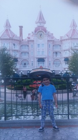 Viaje a Disney Land París con papá y mamá