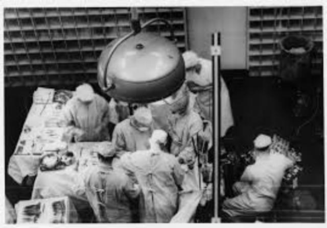 First human kidney transplant